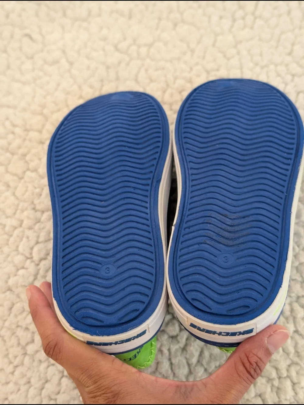 Great Condition: Skechers Foamies Guzman Steps Kids 3